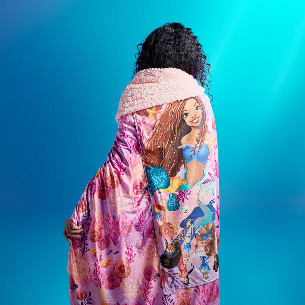 Disney Store Coussin Couverture Ariel, La Petite Sirène (2023) 4 Disney Store Coussin Couverture Ariel, La Petite Sirène (2023) – Image 4